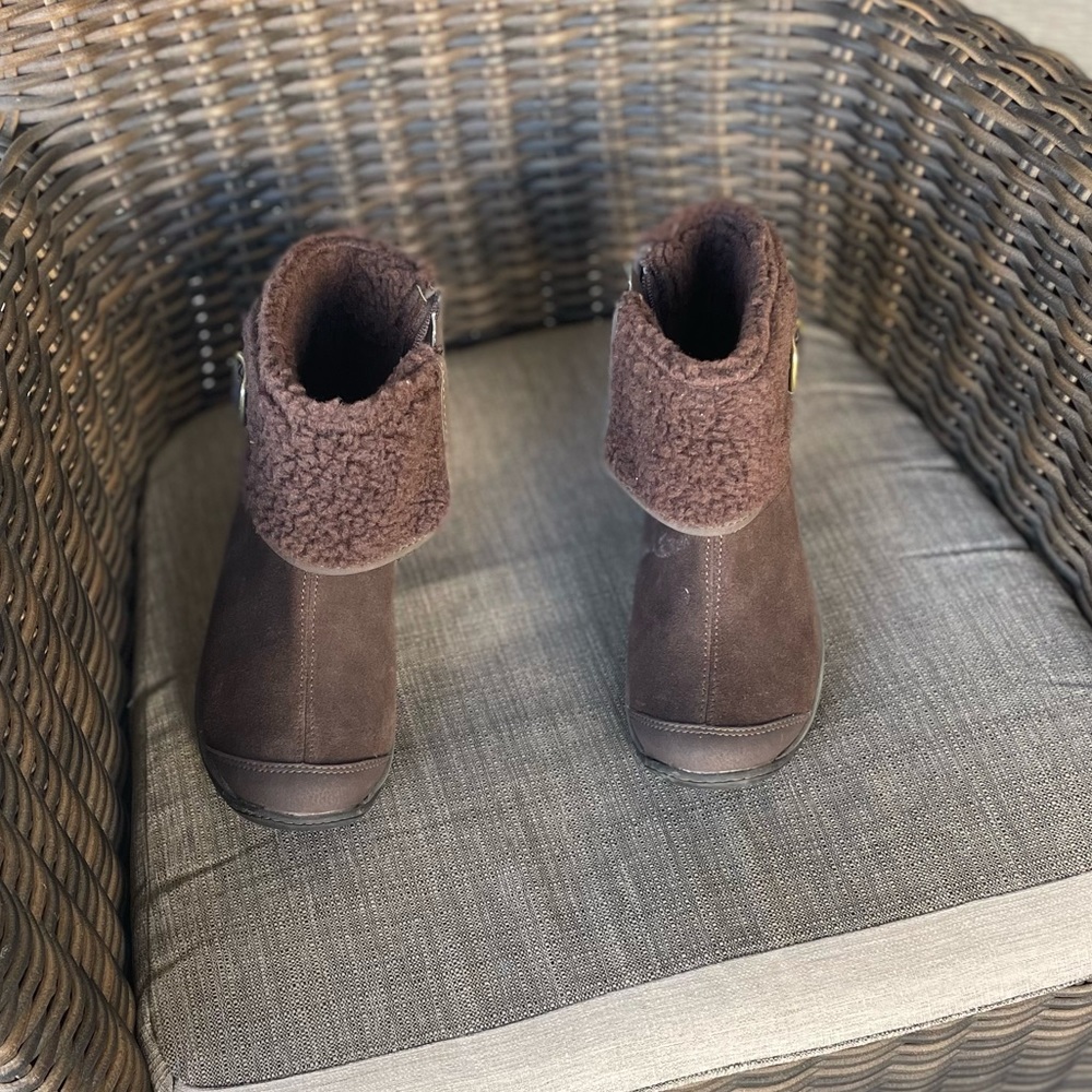 Easy spirit brown ankle boots